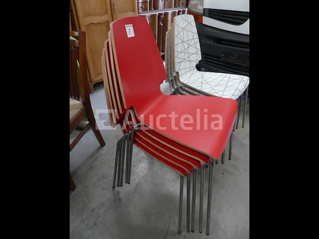 5 rode stoelen - afbeelding 3 van  3