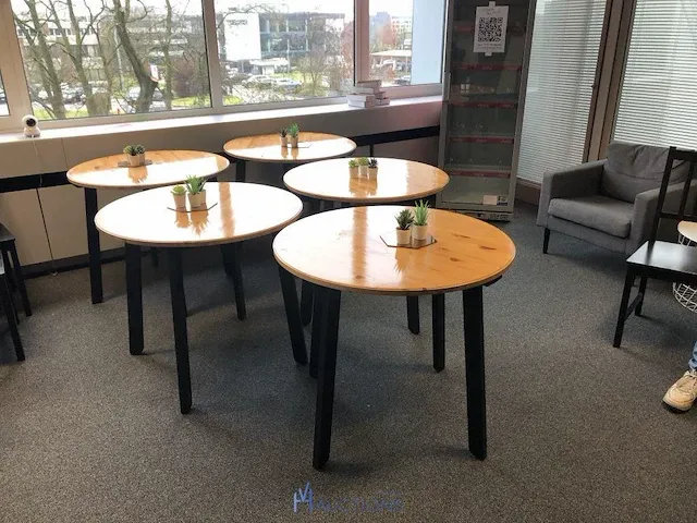 5 ronde houten tafels - afbeelding 1 van  7