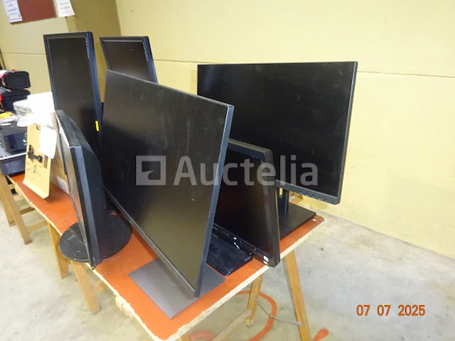 5 samsung en led computermonitoren, 9 tp-link routers, waarvan 5 nieuw - afbeelding 2 van  2