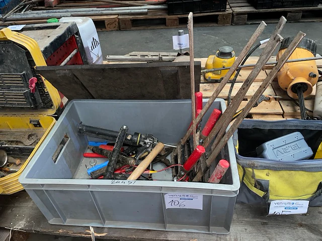 5 spanschroeven en gereedschap - afbeelding 1 van  4