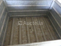 5 stapelbare metalen bakken met inhoud - afbeelding 1 van  7