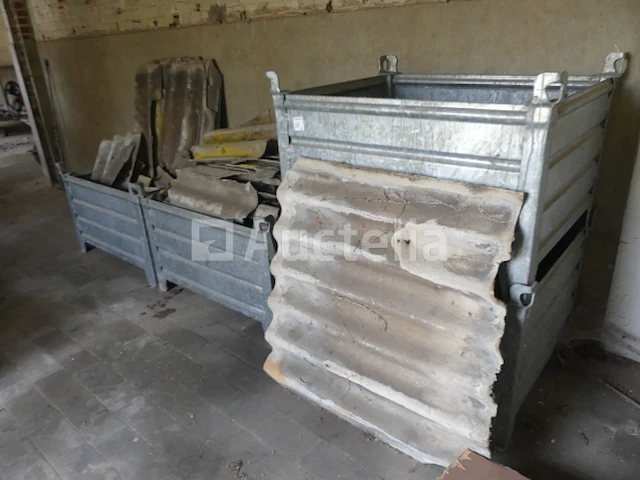 5 stapelbare metalen bakken met inhoud - afbeelding 3 van  7