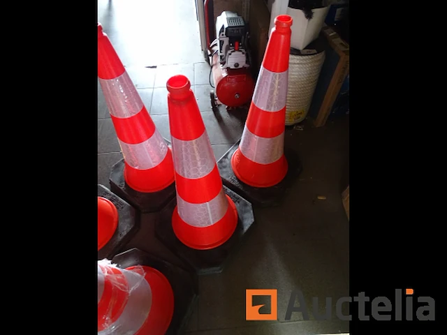 5 street solutions retroreflecterende zware pvc bouwkegels - afbeelding 3 van  6
