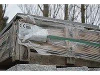 5 stuks donkergrijze granieten zwembadboord 70x88x5/3cm - afbeelding 4 van  4