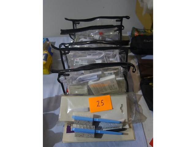 5 transparante reistoilettas + nagelvijlen e.a. - afbeelding 1 van  5