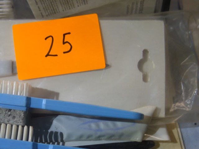 5 transparante reistoilettas + nagelvijlen e.a. - afbeelding 3 van  5