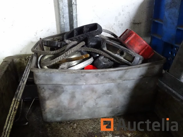 5 trays (carburateurs, remklauwen, diverse onderdelen) - afbeelding 3 van  12
