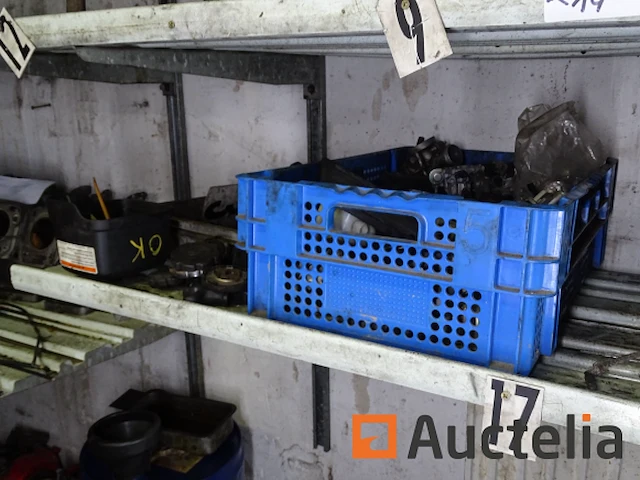 5 trays (carburateurs, remklauwen, diverse onderdelen) - afbeelding 1 van  12