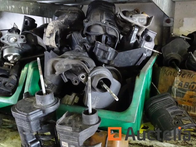 5 trays (carburateurs, remklauwen, diverse onderdelen) - afbeelding 7 van  12
