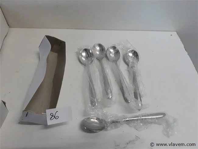 Nieuw keuken toebehoren en decoratie: wo. servies, glazen, kaarsen, bestek, potten, kommen enz.