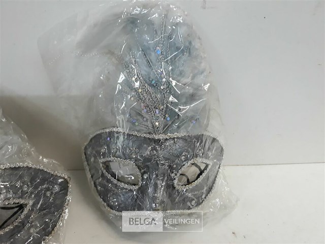 5 x masker met grijze pluimen - afbeelding 3 van  3