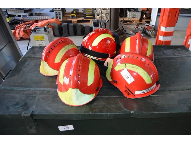 5 x technische helmen - afbeelding 1 van  4