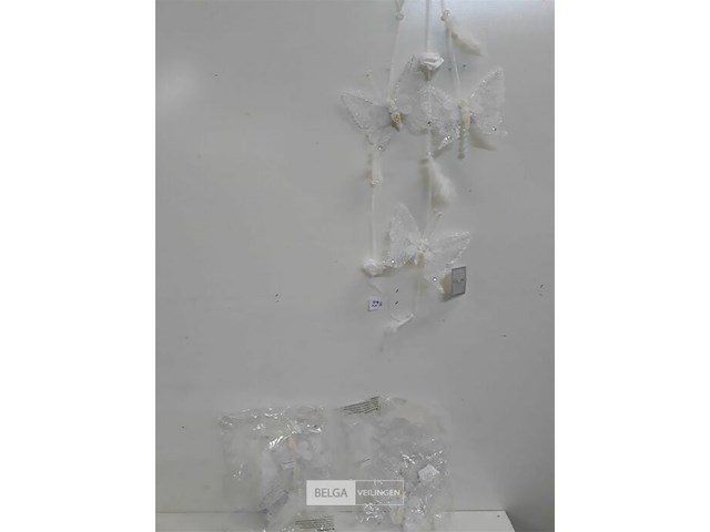 5 x vlinders 3 stuks op snoer met rozen en kralen - afbeelding 2 van  3