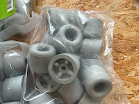 5 zakken met grijze deurstoppen - afbeelding 3 van  4