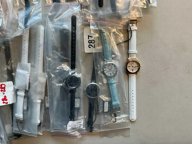 50 diverse horloges rodania en olivier strelli - afbeelding 12 van  12