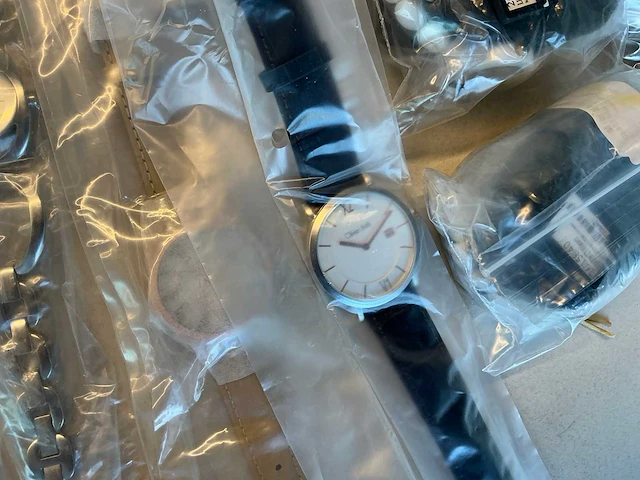 50 diverse horloges rodania en olivier strelli - afbeelding 21 van  21
