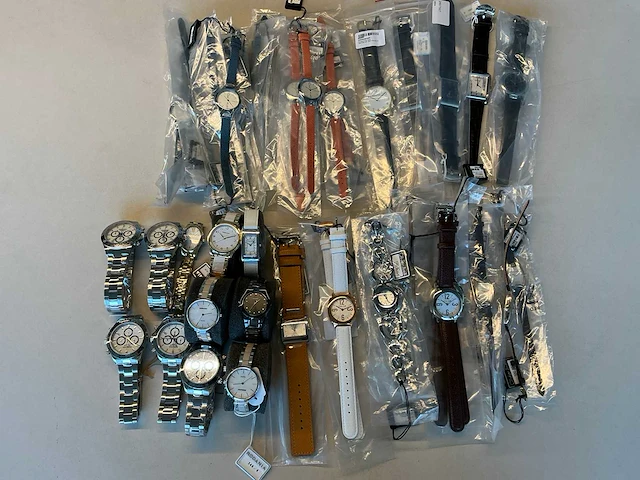 50 diverse horloges rodania en olivier strelli - afbeelding 1 van  15