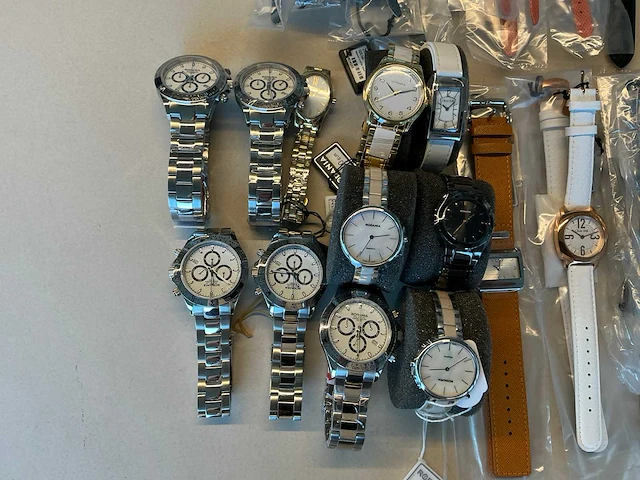 50 diverse horloges rodania en olivier strelli - afbeelding 11 van  15