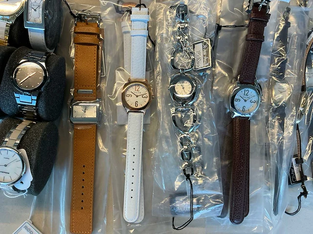 50 diverse horloges rodania en olivier strelli - afbeelding 12 van  15