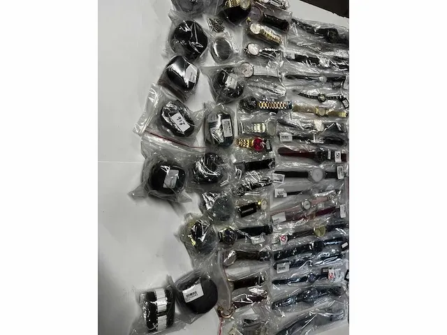 50 diverse horloges rodania - afbeelding 1 van  10