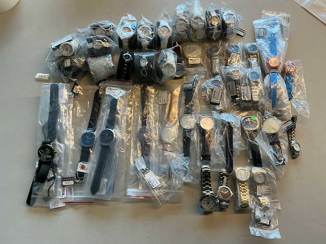 50 diverse horloges rodania - afbeelding 1 van  20