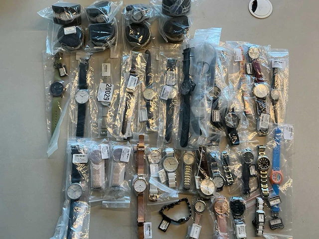 50 diverse horloges rodania - afbeelding 1 van  24