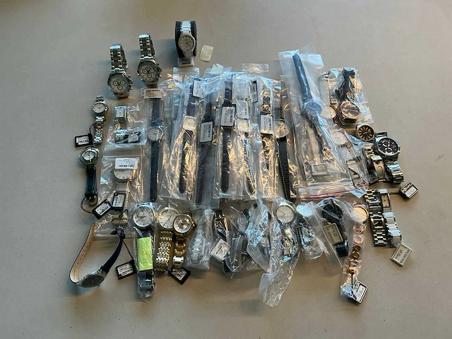 50 diverse horloges rodania - afbeelding 1 van  15