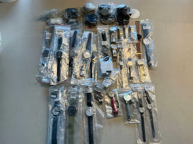 50 diverse horloges rodania - afbeelding 1 van  15
