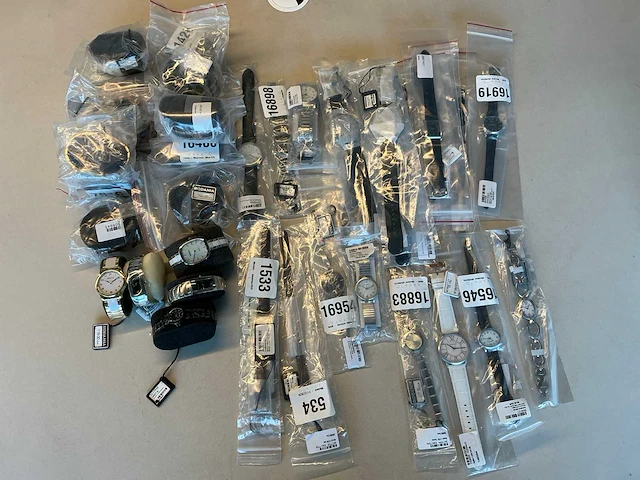 50 diverse horloges rodania - afbeelding 1 van  14