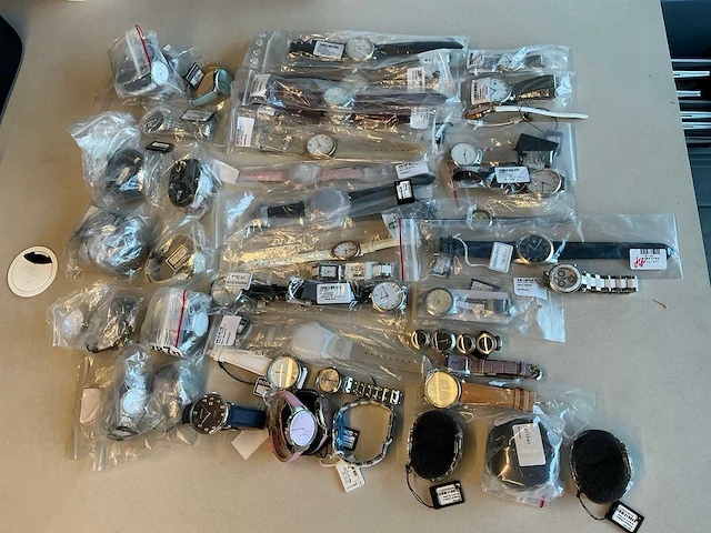 50 diverse horloges rodania - afbeelding 1 van  27
