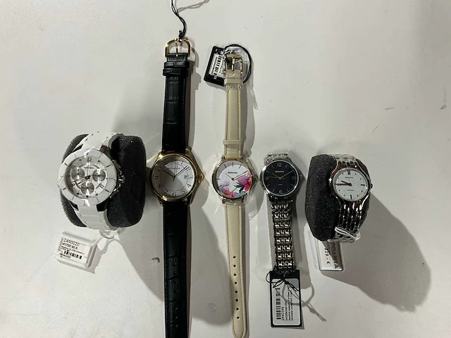 50 diverse horloges rodania - afbeelding 1 van  7