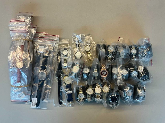 50 diverse horloges rodania - afbeelding 1 van  9