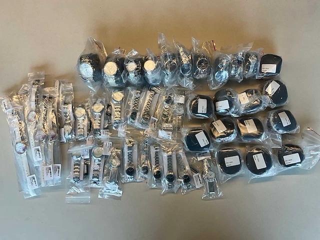50 diverse horloges rodania - afbeelding 1 van  10