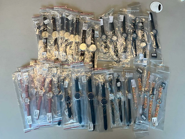 50 diverse horloges rodania - afbeelding 1 van  15