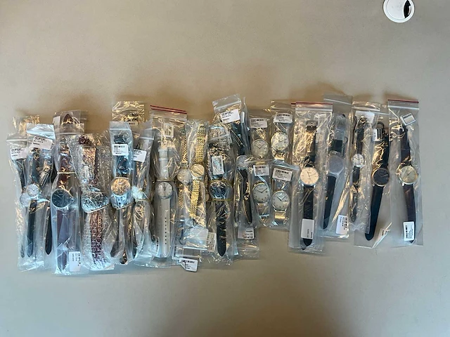 50 diverse horloges rodania - afbeelding 1 van  15