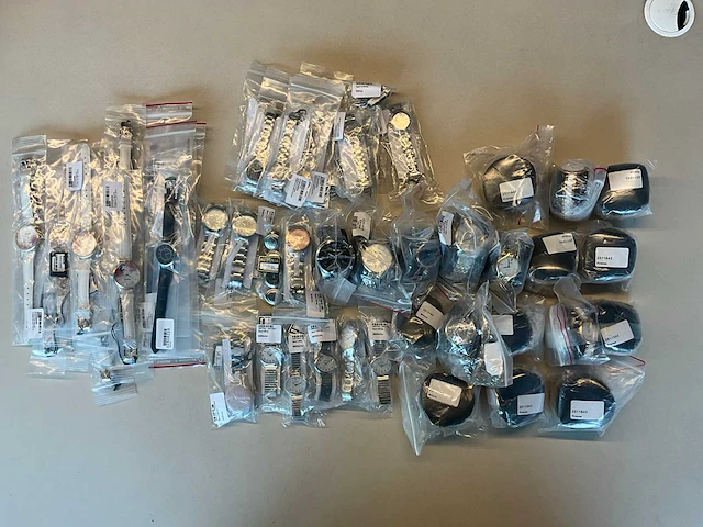 50 diverse horloges rodania - afbeelding 1 van  11