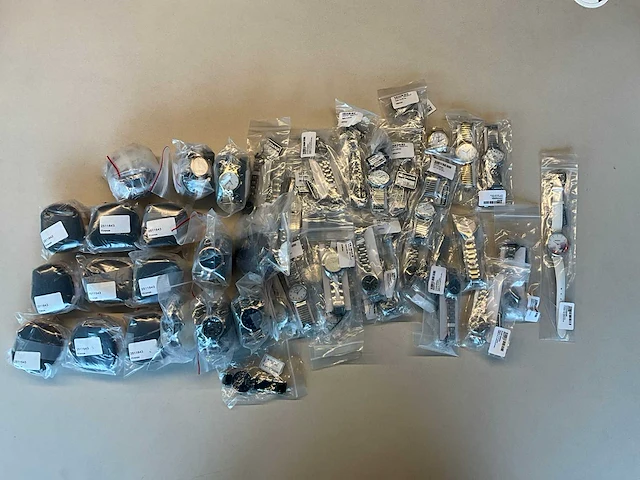 50 diverse horloges rodania - afbeelding 1 van  8