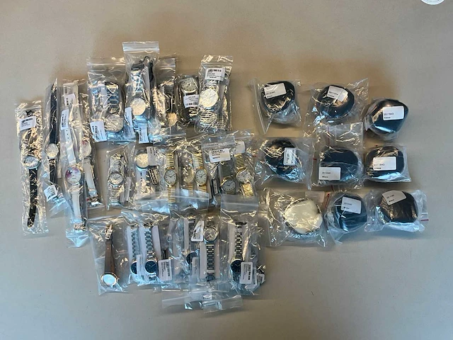 50 diverse horloges rodania - afbeelding 1 van  12