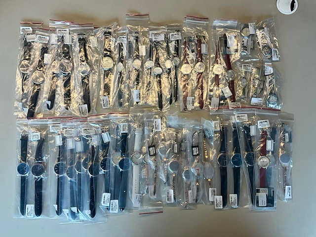 50 diverse horloges rodania - afbeelding 1 van  14