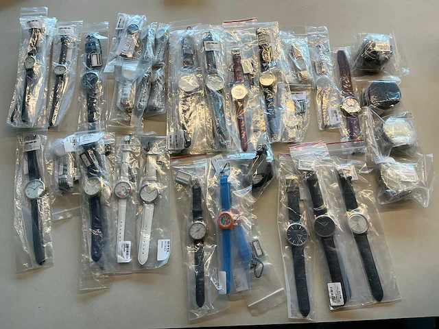 50 diverse horloges rodania - afbeelding 1 van  26