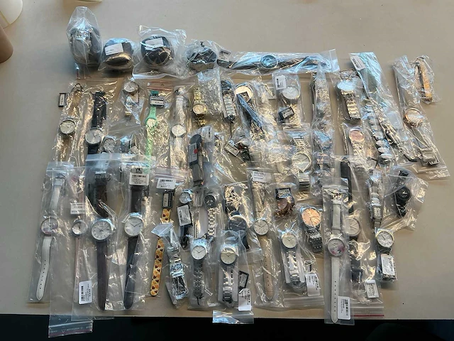 50 diverse horloges rodania - afbeelding 1 van  21