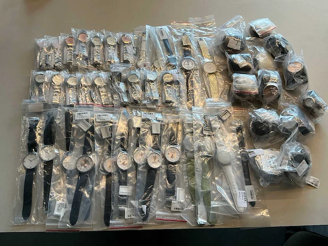 50 diverse horloges rodania - afbeelding 1 van  22