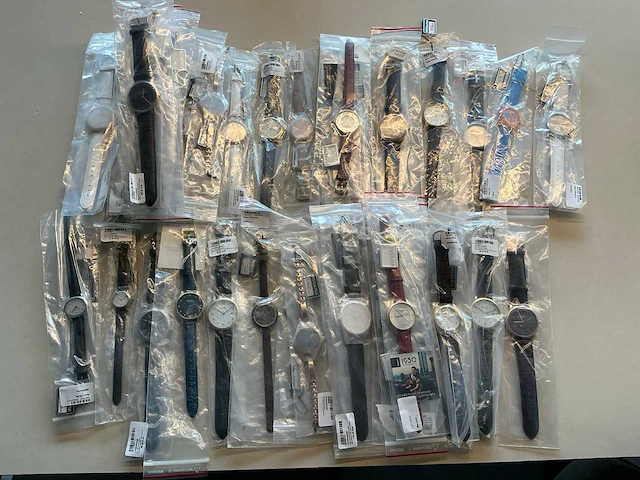 50 diverse horloges rodania - afbeelding 1 van  15