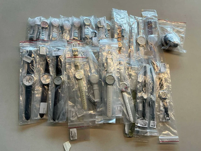 50 diverse horloges rodania - afbeelding 1 van  15