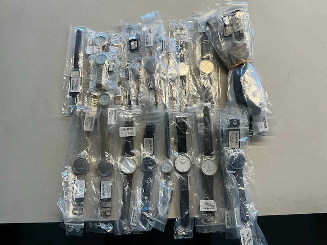 50 diverse horloges rodania - afbeelding 1 van  18