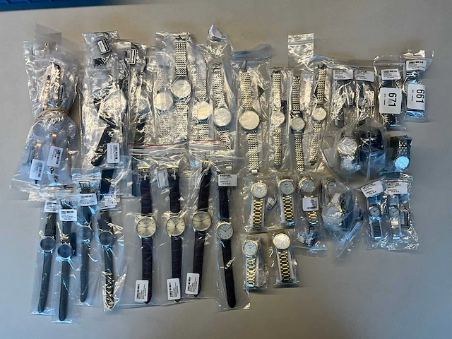 50 diverse horloges rodania - afbeelding 1 van  14