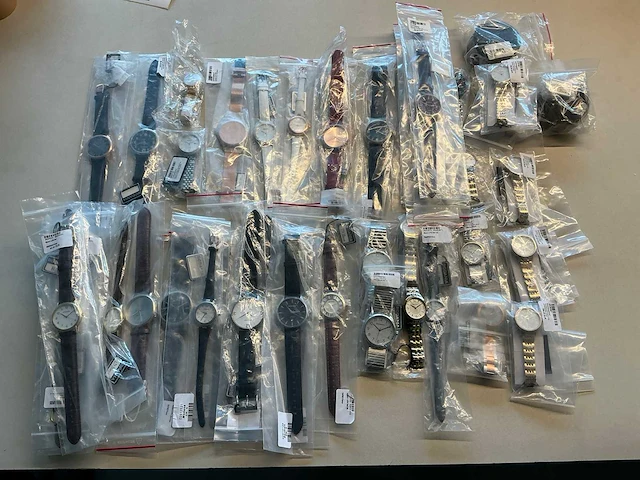 50 diverse horloges rodania - afbeelding 1 van  19