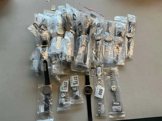 50 diverse horloges rodania - afbeelding 1 van  16