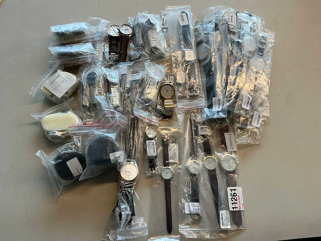 50 diverse horloges rodania - afbeelding 1 van  18