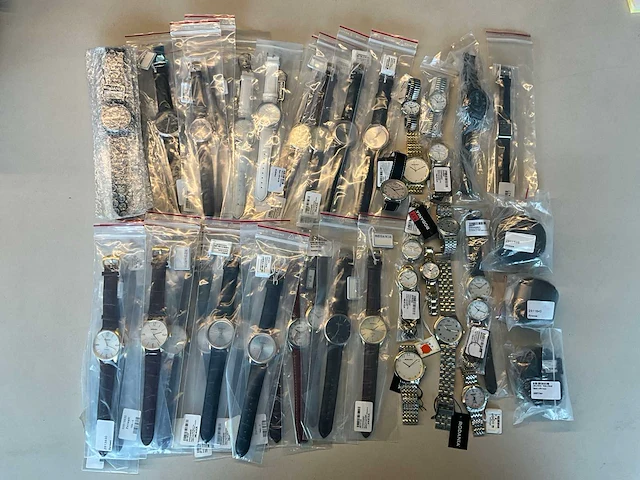 50 diverse horloges rodania - afbeelding 1 van  16